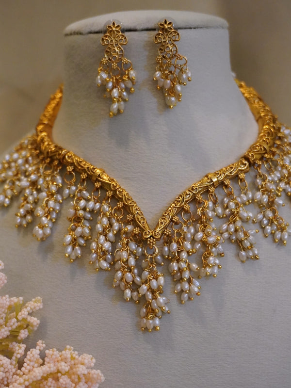 Pearl drop V necklace