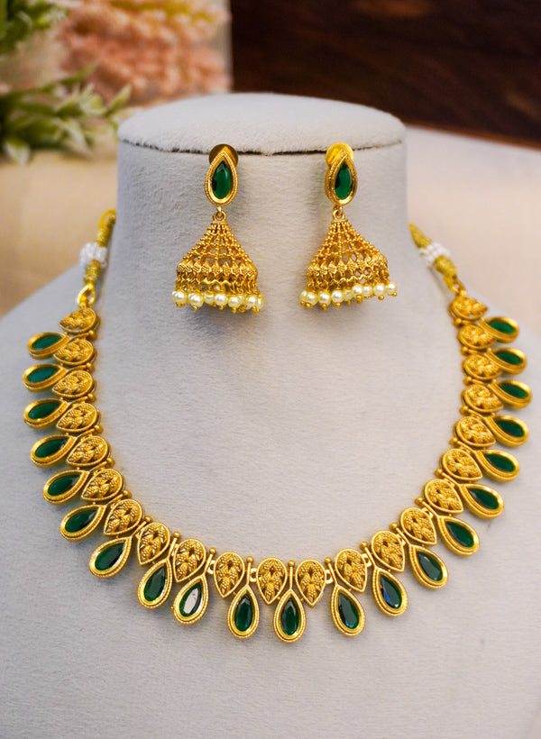 Classic Antique Necklace Set with Emerald Green Stones